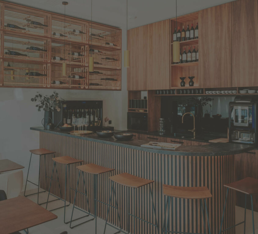 Winehub Bar - Dark Overlay