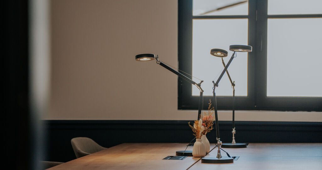 Comment choisir entre un bureau privé et un poste nomade dans un espace de coworking ?