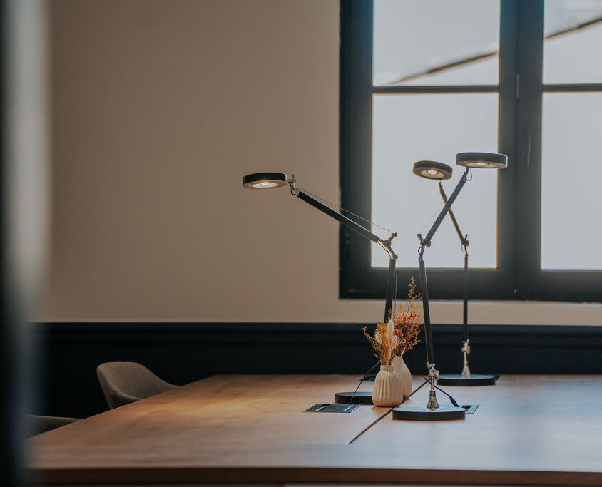Comment choisir entre un bureau privé et un poste nomade dans un espace de coworking ?