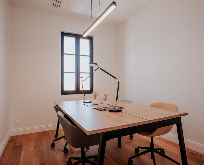 Comment un bureau privé en coworking peut faciliter votre implantation à Bordeaux ?